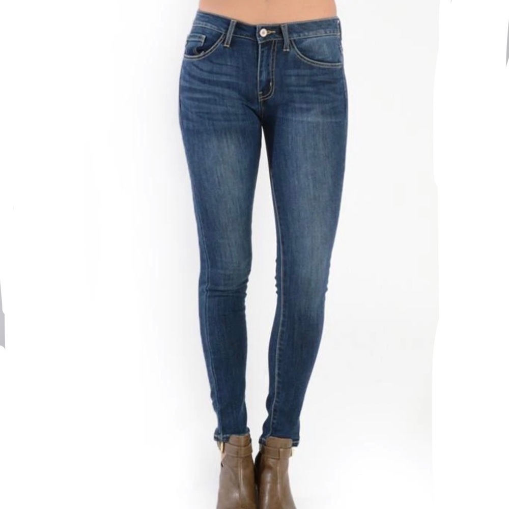KanCan Mid Rise Classic Skinny Jeans Medium Blue Wash Size 25 Women’s Stretchy